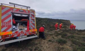 Body of Ukrainian woman recovered following Vila do Bispo cliff fall