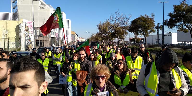 Yellow vests come out in support of nation’s truckers