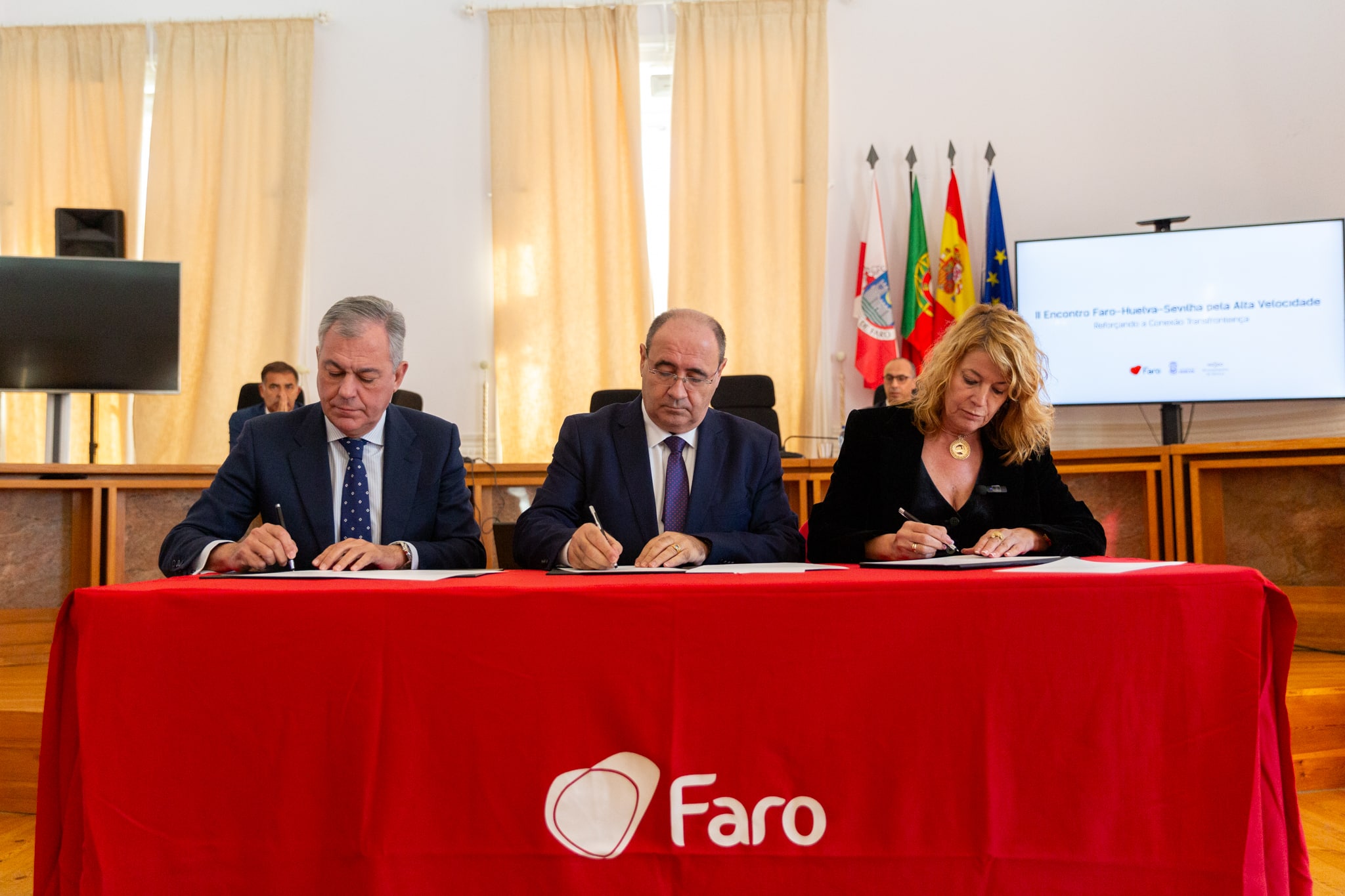 Government to study high-speed rail link between Faro and Seville