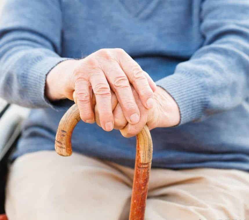 6359633067855785751375492599_elderly-person-holding-a-cane201-e1496842937219.jpg