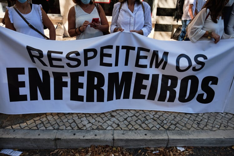 nurses on strike