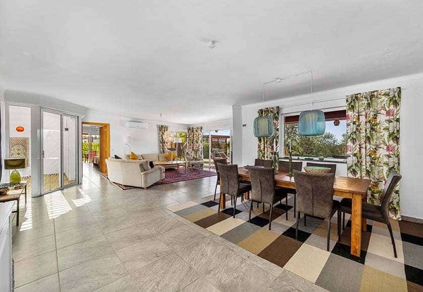 Beautifully renovated villa in prestigious location