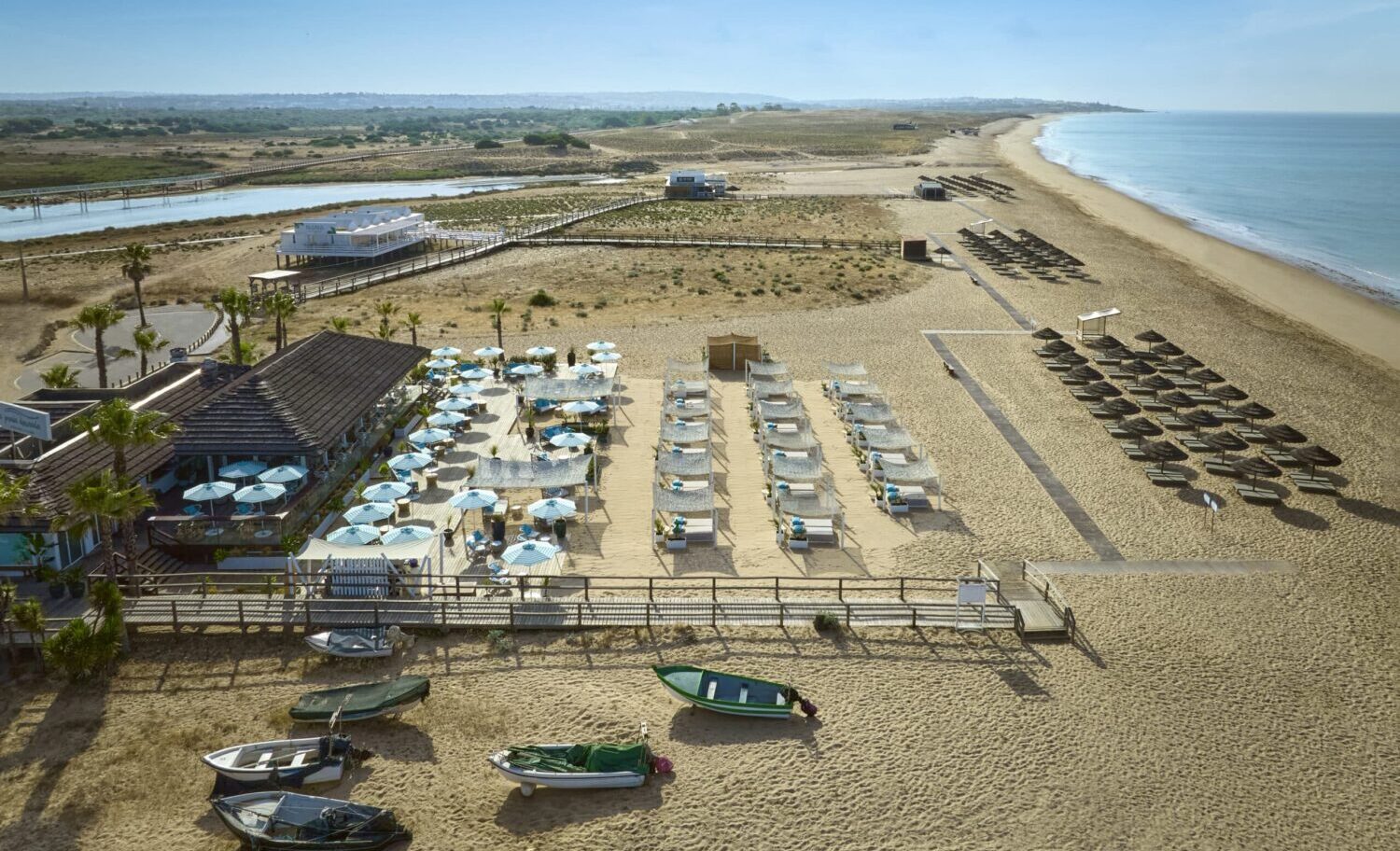 Summer relaxation at Armação Beach Club|Summer relaxation at Armação Beach Club|Summer relaxation at Armação Beach Club