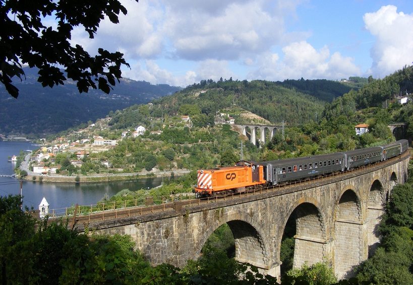 Image from Linha do Douro facebook page (https://www.facebook.com/groups/146173682085172)