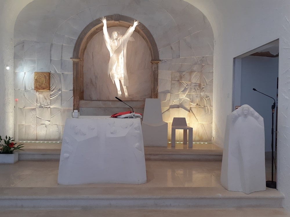 A modern vision for the chapel interior - Photo MADELEINE WHEARE