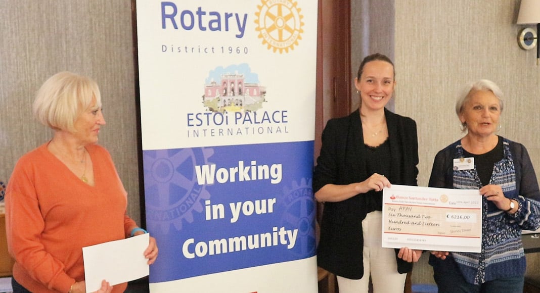 From left: Anabela Schwarz, Vice President, Alliance Française, Teresa Santos representing APAV, Christine Fay, Past President RC Estoi Palace