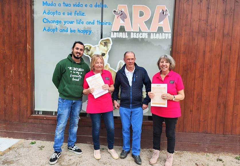 ARA-APAA sign up, from left, João Ferreira, Anita Wright, Sid Richardson and Jenny Clarke|Anita’s crew|ARA holiday homes
