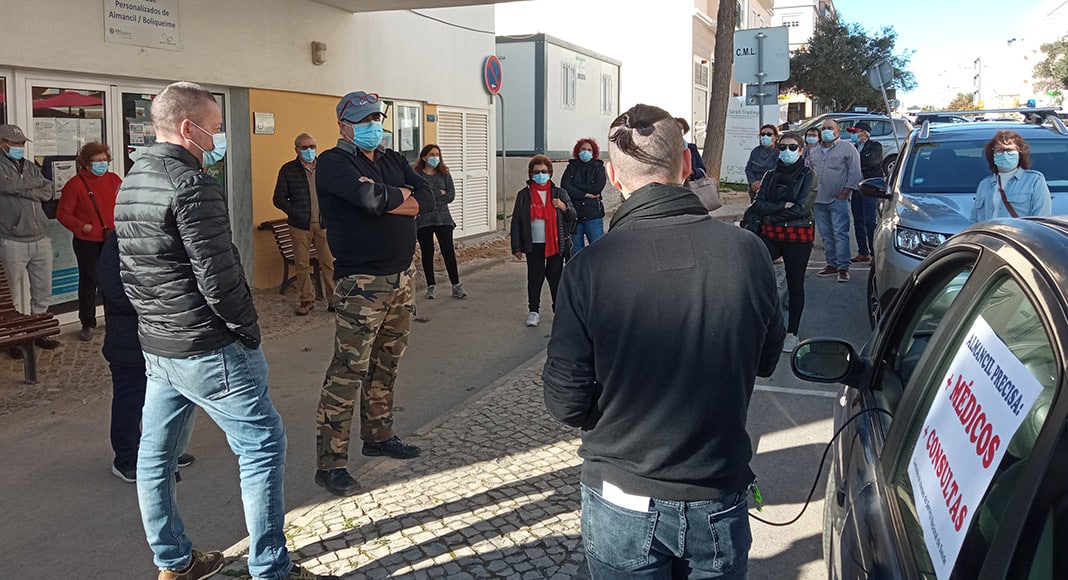 Citizens call for “better healthcare” in Almancil