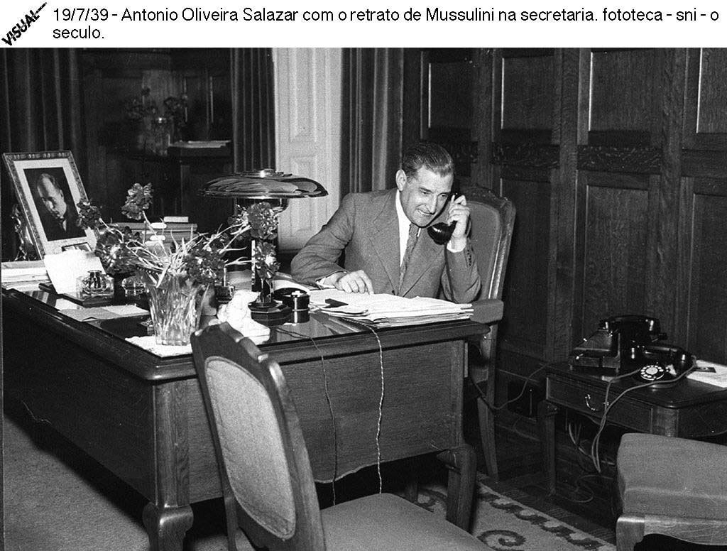 António de Oliveira Salazar at his desk – Photo: FOTOTECA/SNI/O SÉCULO/LUSA|Salazar’s house in Vimieiro, Santa Comba Dão – Photo: PAULO NOVAIS / LUSA|Forte de Santo António da Barra, in São João do Estoril - picture taken in november 2017 – Photo: RÚDISICYON/WIKIPEDIA|Book ‘Os Amores de Salazar’, by Felícia Cabrita
