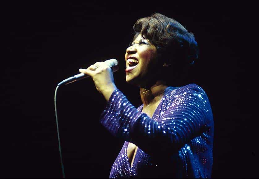 UNITED KINGDOM - JANUARY 01: NEW VICTORIA THEATRE Photo of Aretha FRANKLIN, performing live onstage (Photo by David Redfern/Redferns)