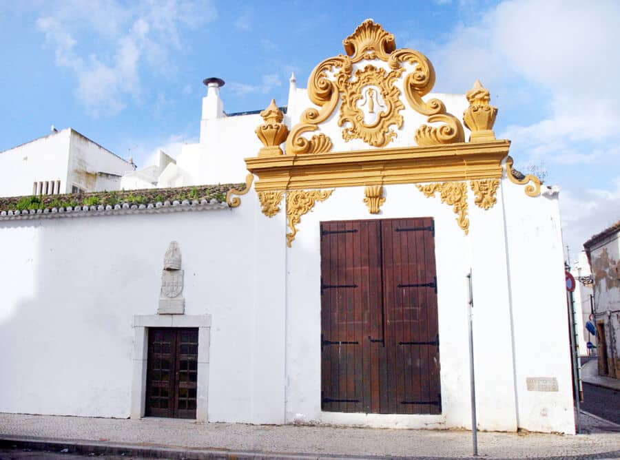 Lagos centuries-old military building in town centre|Lagos buys centuries-old military building in town centre