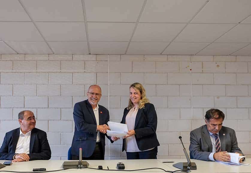 From left to right: Faro mayor, Rogério Bacalhau; Loulé mayor, Vítor Aleixo; CHUA administration boss president, Ana Vargues Gomes; and CCDR president, José Apolinário