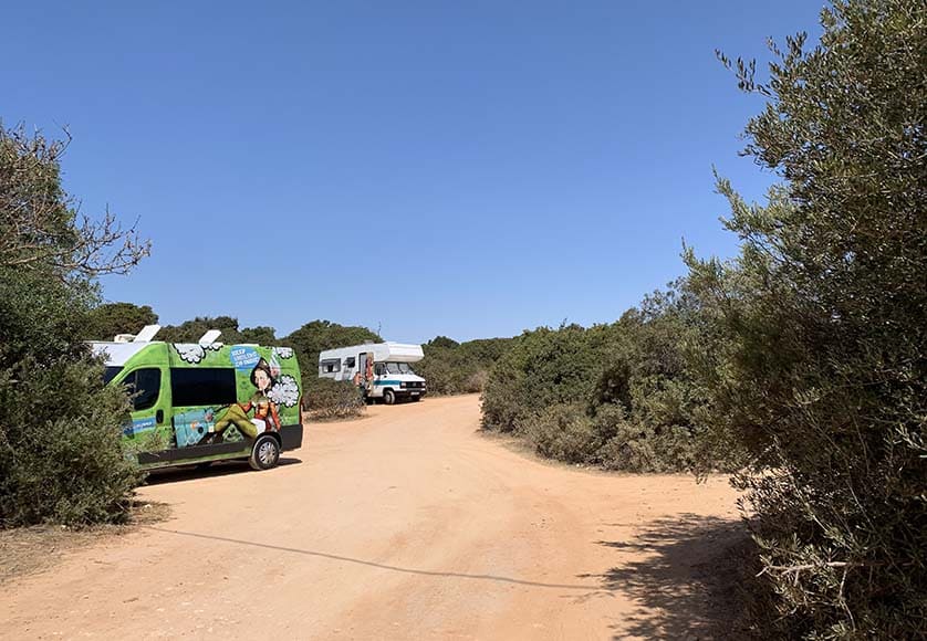 Motorhomes parked in Benagil – Photo: BRUCE HAWKER/OPEN MEDIA