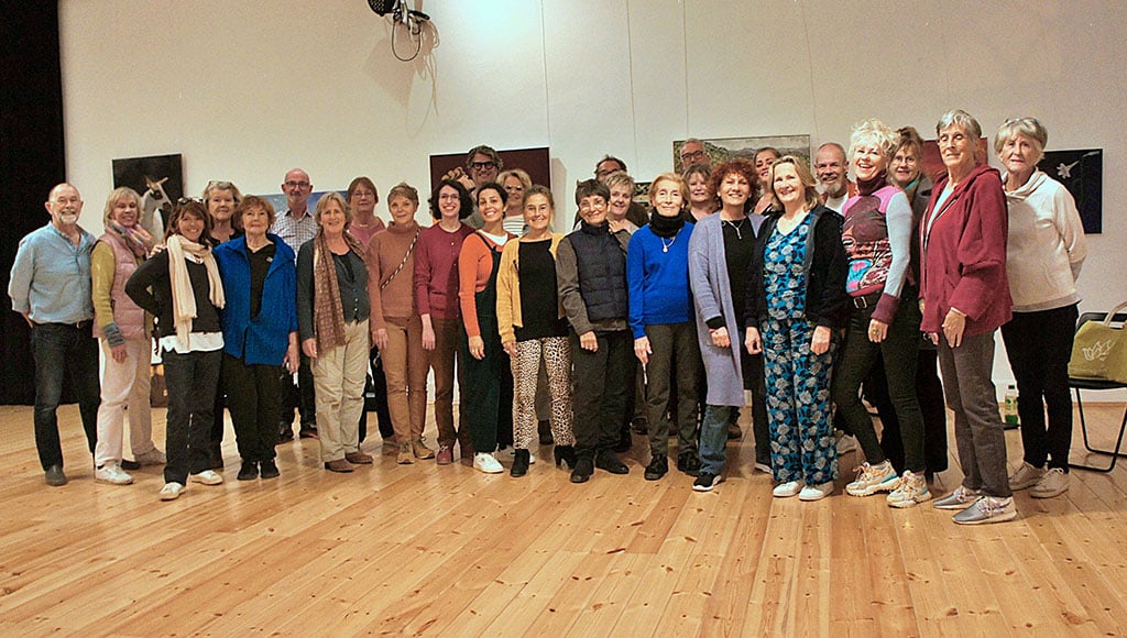 Bella Acapella chorus