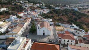 Parliament grants city status to Almancil and town status to Boliqueime