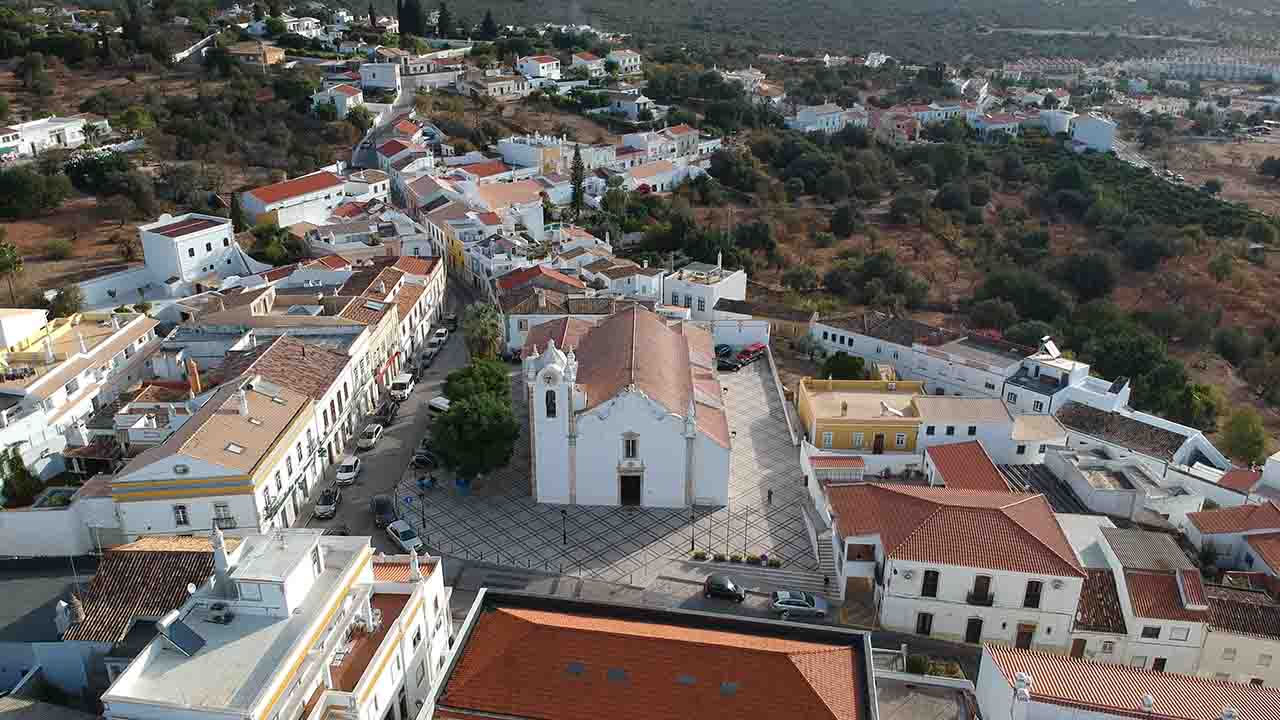 Parliament grants city status to Almancil and town status to Boliqueime