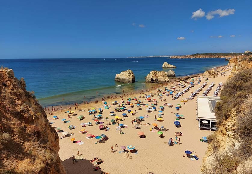 Busy-beach-Praia-da-Rocha-by-Ines-Lopes-scaled|