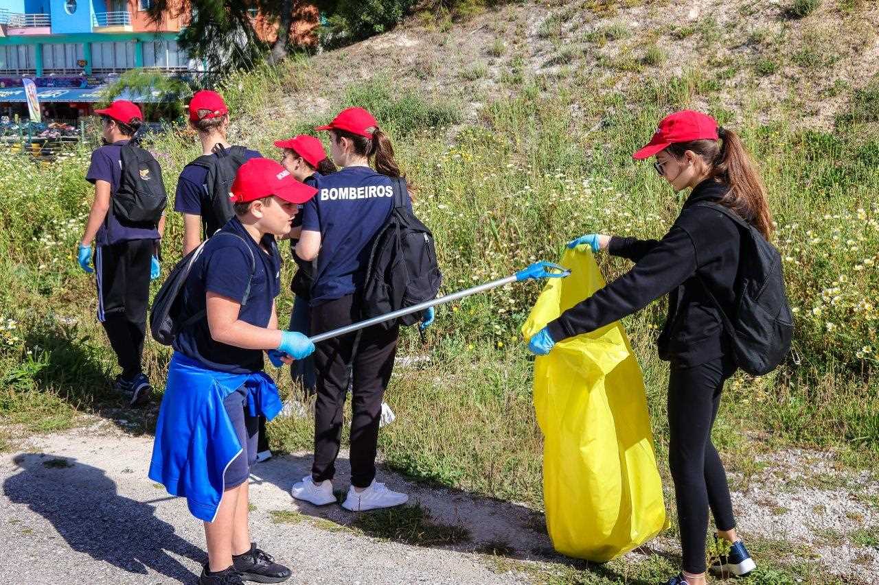 Albufeira clean-up collects 360 kilos of rubbish|Albufeira clean-up collects 360 kilos of rubbish|Albufeira clean-up collects 360 kilos of rubbish