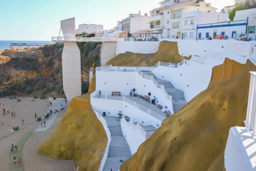 New-look staircase inaugurated at Praia do Peneco|New-look staircase inaugurated at Praia do Peneco