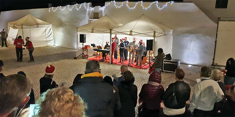 Carols on the cliffs … for the hardy!