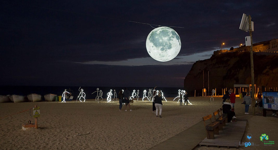 Carvoeiro welcomes over 30,000 for Black & White party|Carvoeiro welcomes over 30,000 for Black & White party|Carvoeiro welcomes over 30,000 for Black & White party|Carvoeiro welcomes over 30,000 for Black & White party