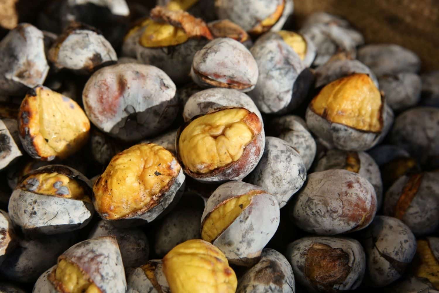 roasted chestnuts|Portimão's São Martinho fair|dried fruits at Portimão's São Martinho fair|Shoes at Portimão's São Martinho fair|Portimão's São Martinho fair