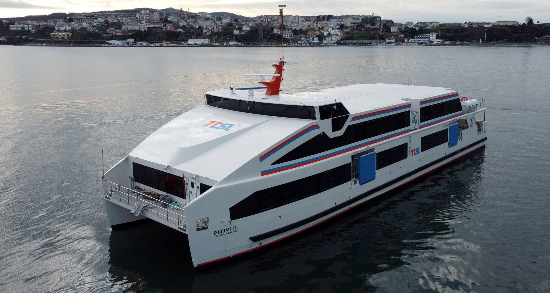 Cutting a dash, when it works, the first electric ferry to go into operation in Lisbon