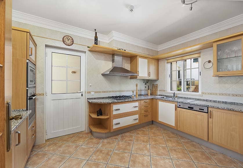 3-bed link-detached townhouse in peaceful Paderne