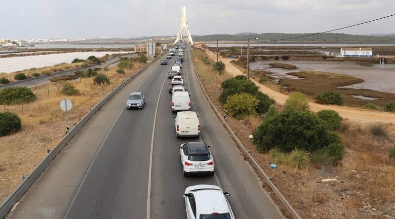 Traffic restrictions on Arade Bridge to continue until end of the week