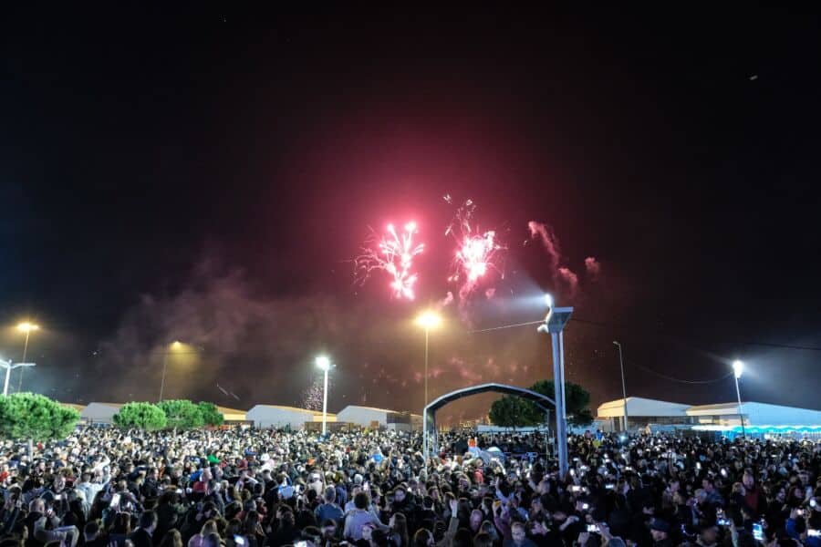 Thousands welcome 2023 in Quarteira|Thousands welcome 2023 in Quarteira