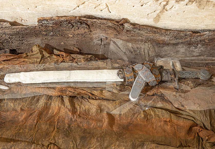 D Dinis sword Photo: Direção-Geral do Património Cultural|D Dinis sword Photo: Direção-Geral do Património Cultural|D Dinis|D Dinis Tomb