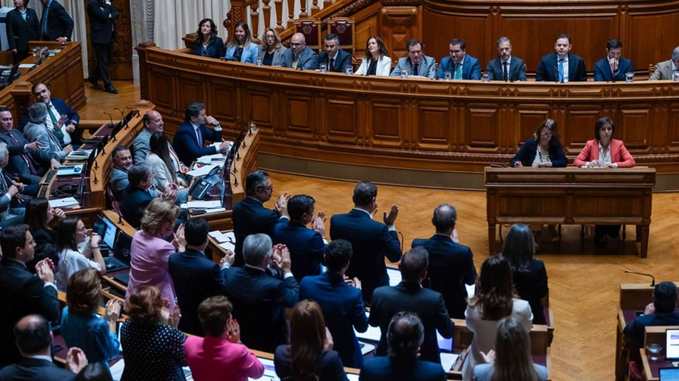 Few smiles in parliament these days: image: José Sena Goulão/ Lusa