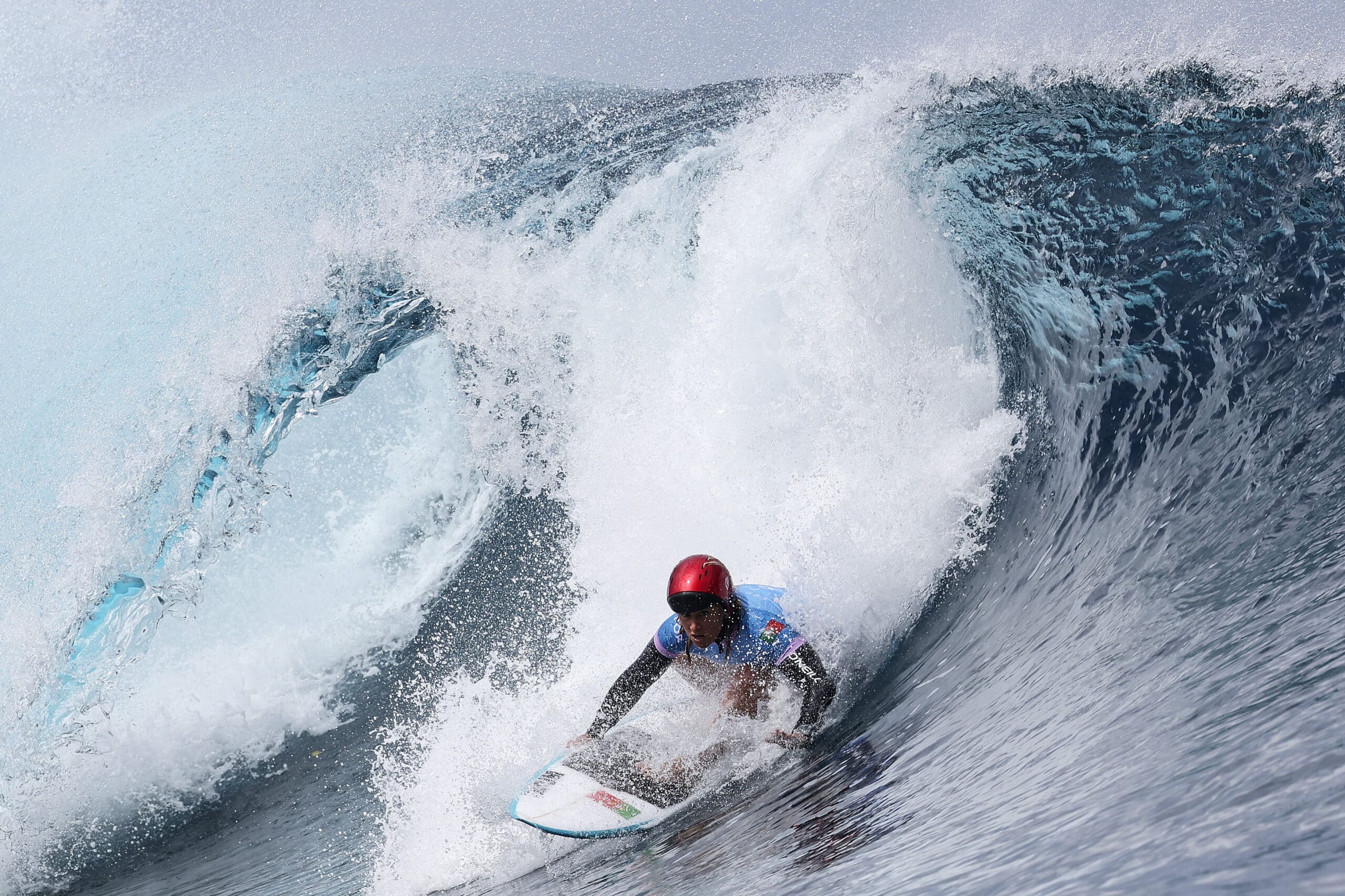 Algave surfer Yolanda Hopkins through to last 16 at Olympics