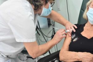 Millions of euros invested in pharmacies’ flu/ Covid-19 winter vaccination campaign