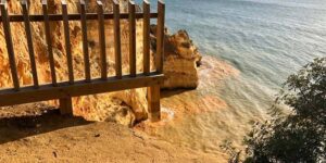 Massive rockfall affects coastal walking path in Carvoeiro