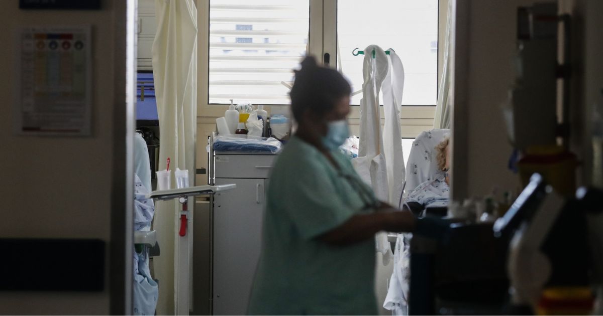 Covid-19 behind average of 12 deaths per day, with hundreds of new cases
