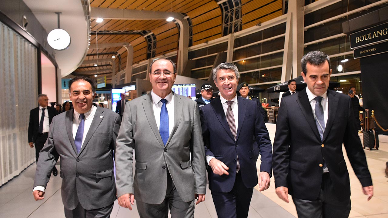 From left to right: José Apolinário, president of the Algarve Regional Coordination and Development Commission (CCDR Algarve), Rogério Bacalhau, Mayor of the Municipality of Faro, José Luís Carneiro, Minister of Internal Administration, and Alberto Mota Gomes, Director of Faro Airport