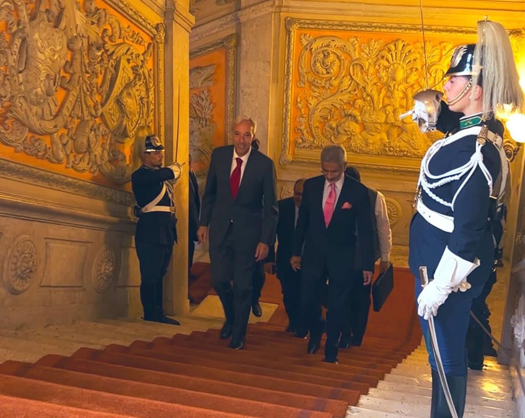 In Lisbon today for a visit that will discuss bilateral relations, as well as "questions that mark the international agenda". Image from @nestrangeiro_pt