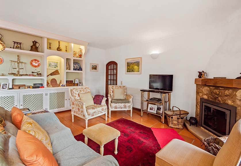 farmhouse on a large plot close to Alvor