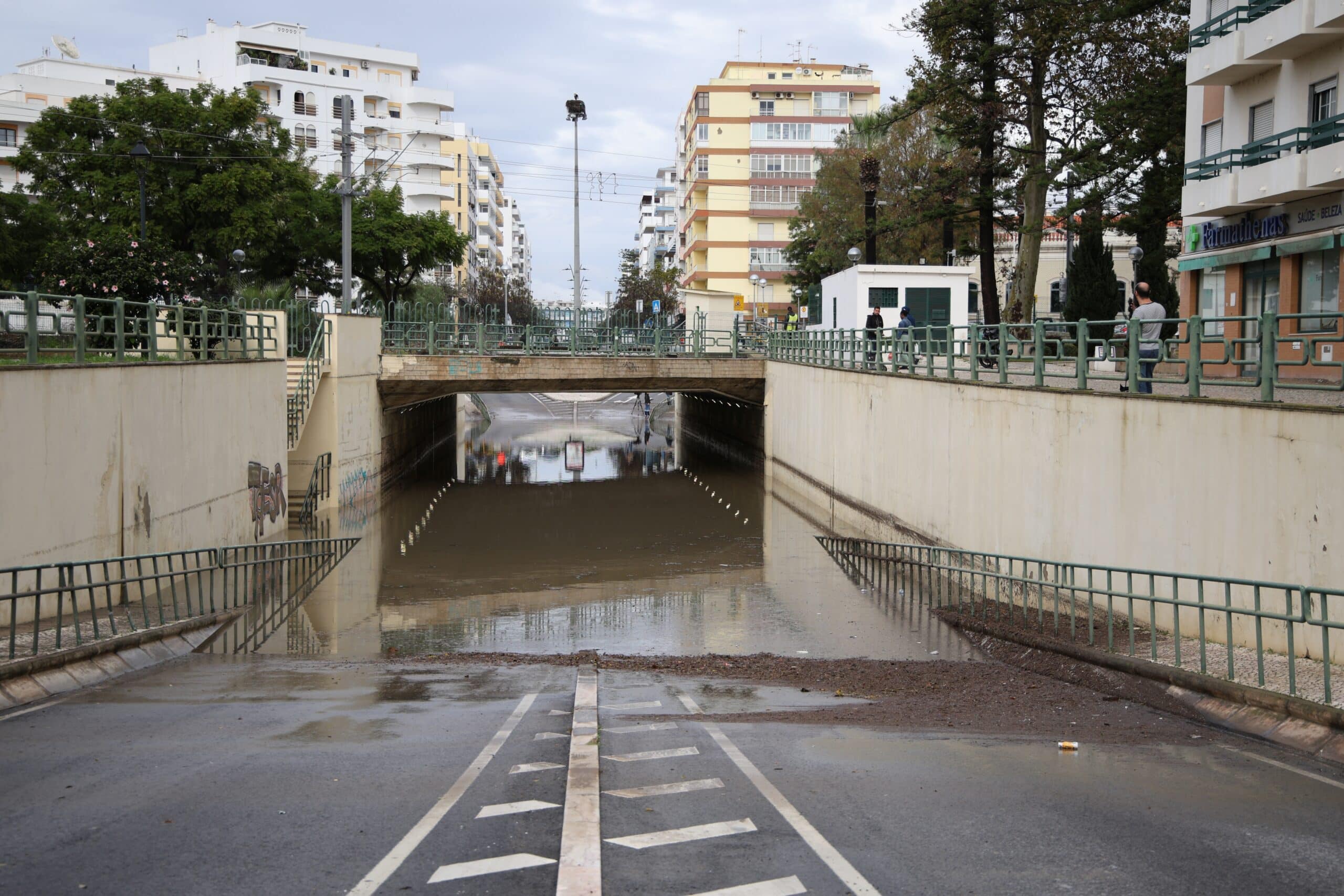 Heavy rain floods parts of Olhão|Heavy rain floods parts of Olhão|Heavy rain floods parts of Olhão
