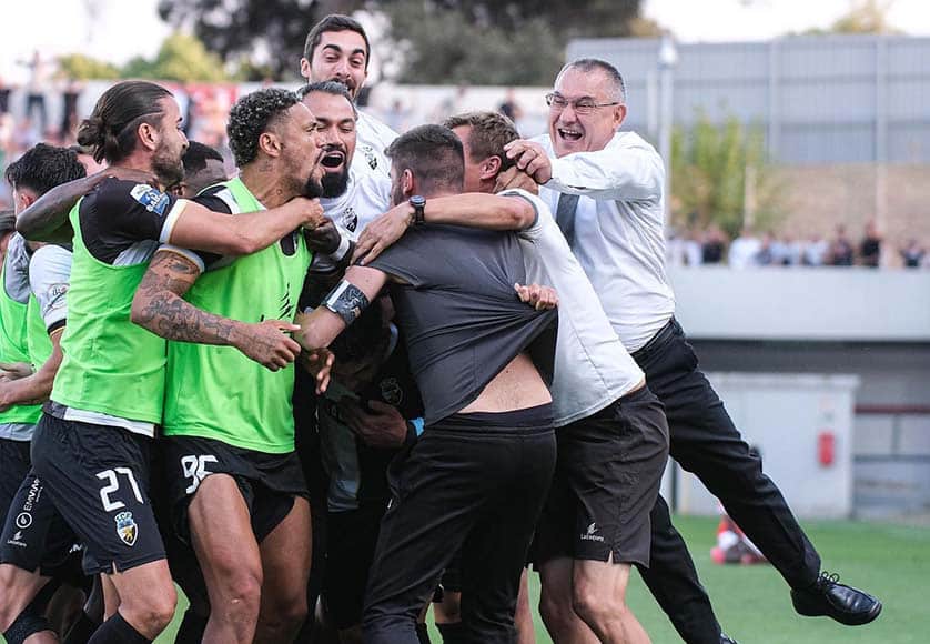 Farense celebrating an away victory over Benfica B