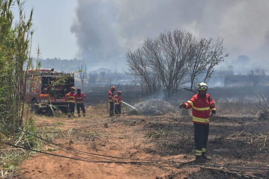 |Debby Burton and Barbara Leitch from Alerta receive the cheque for €62,000 from Club Captains Alan and Lesley Henderson