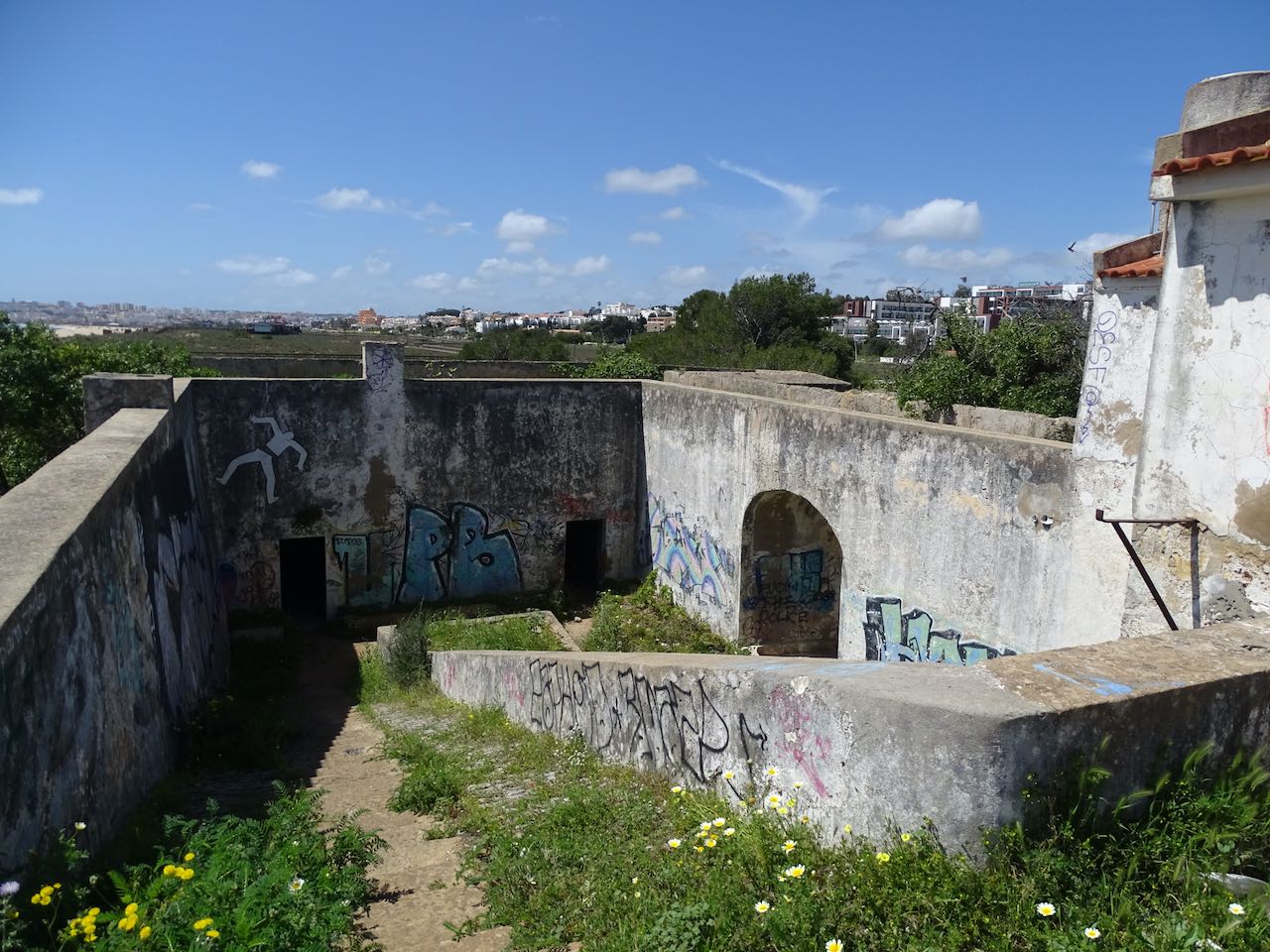 Lagos mayor slams State for abandoning historic fort||