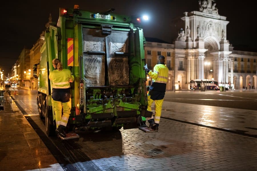 Lisbon’s bin collectors