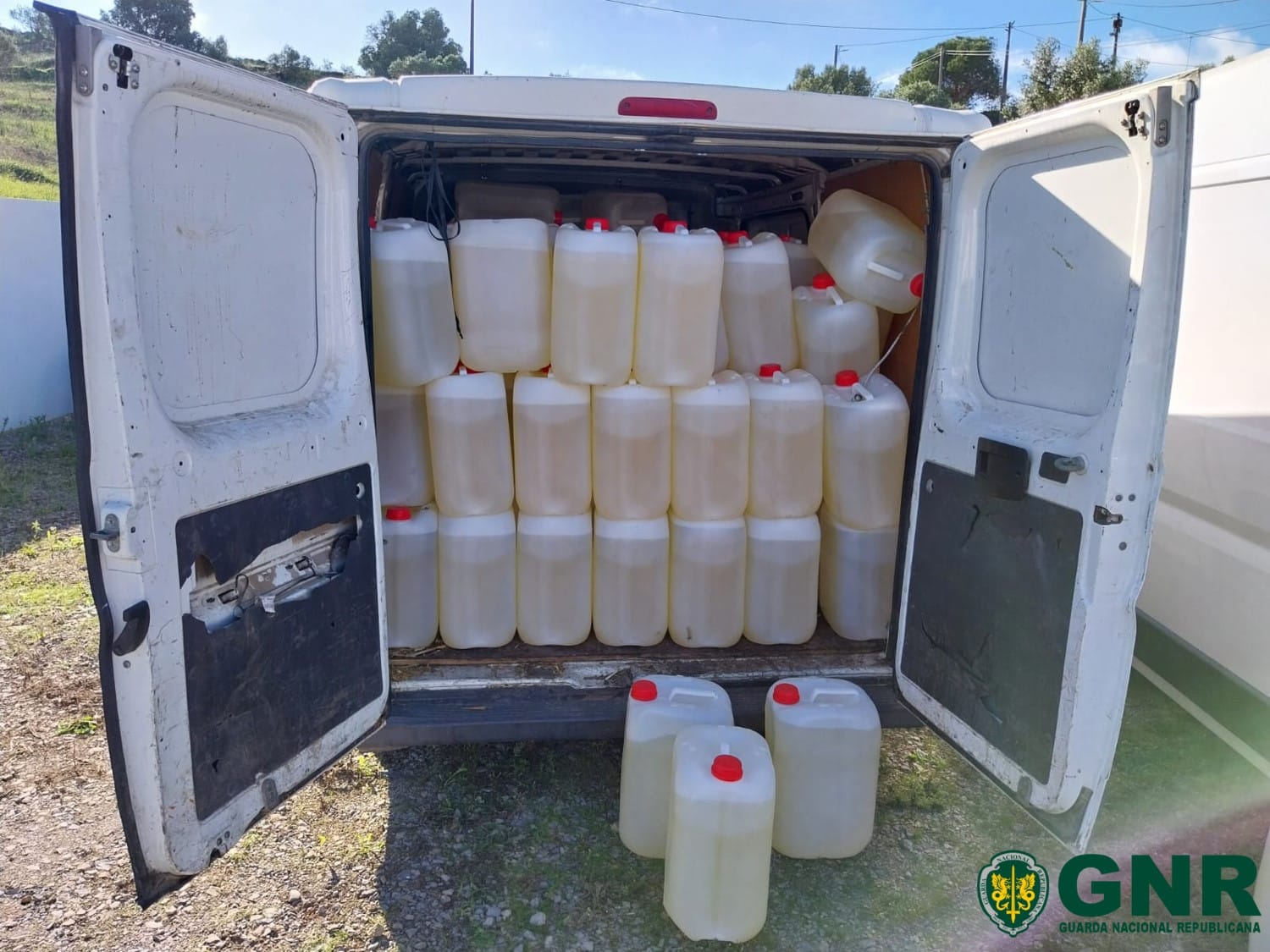 10,000 litres of gasoline seized in Tavira police operation|10,000 litres of gasoline seized in Tavira police operation