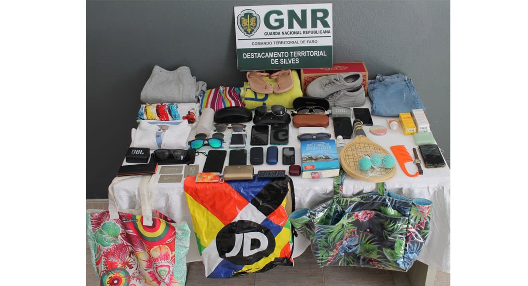 Trio arrested for breaking into cars near Algarve beaches