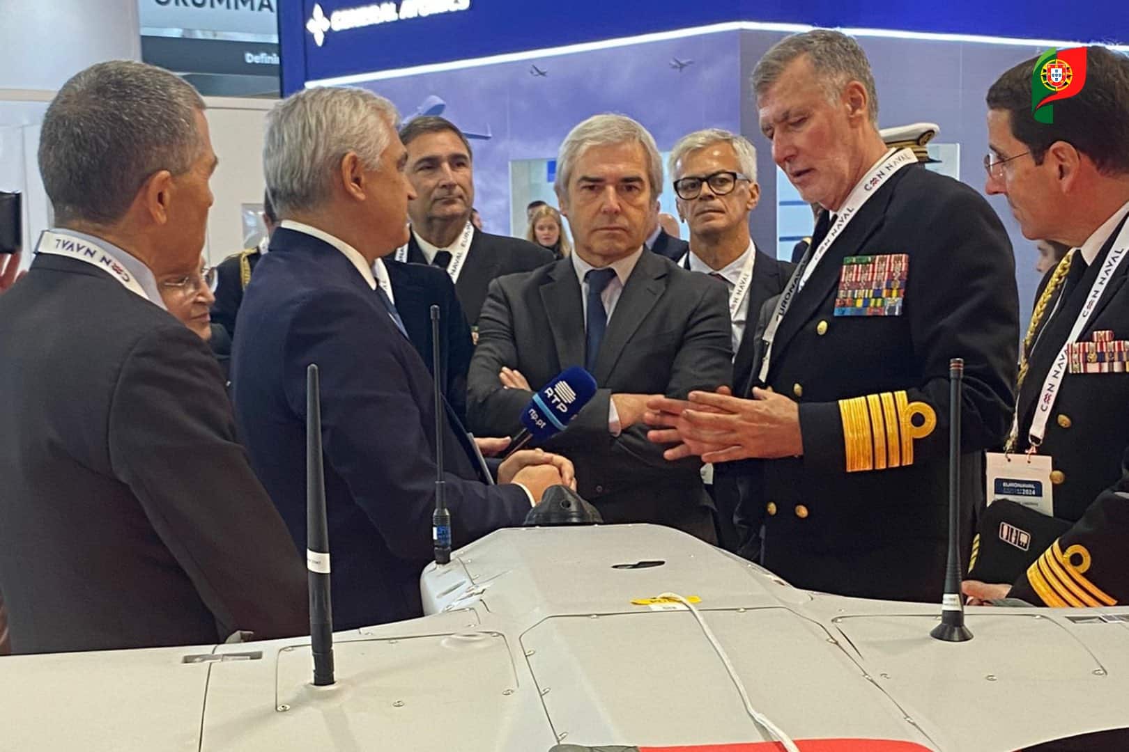 Nuno Melo (centre) with Admiral Gouveia e Melo on right. Image: @defesa_pt