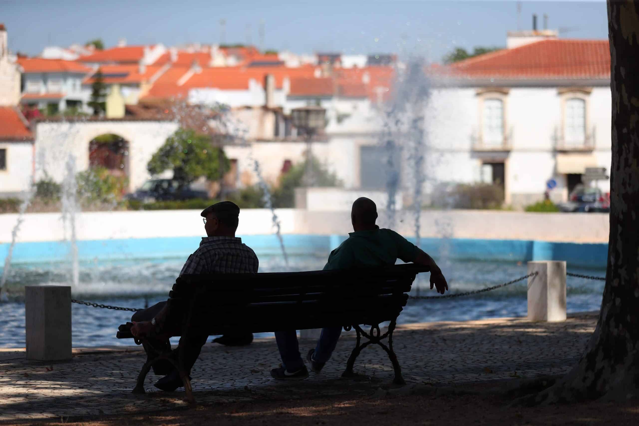 Heat warnings for mainland Portugal