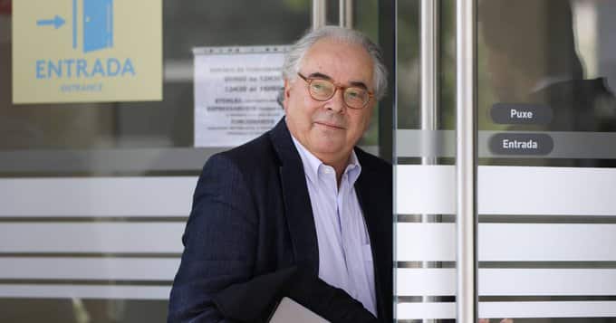 A satisfied defence lawyer Francisco Teixeira da Mota. Image: Lusa/ SIC Notícias