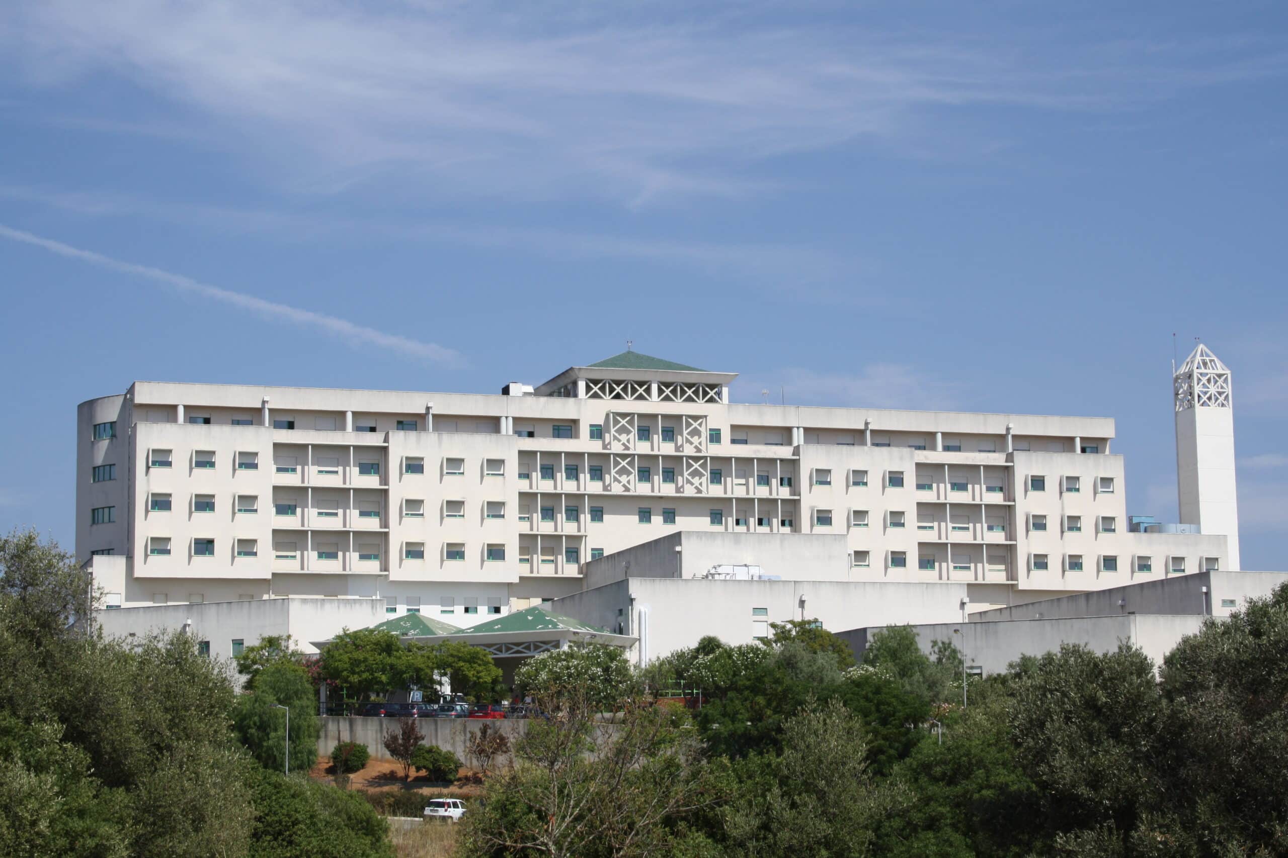 Protest called as outrage over Portimão hospital closures reaches fever pitch